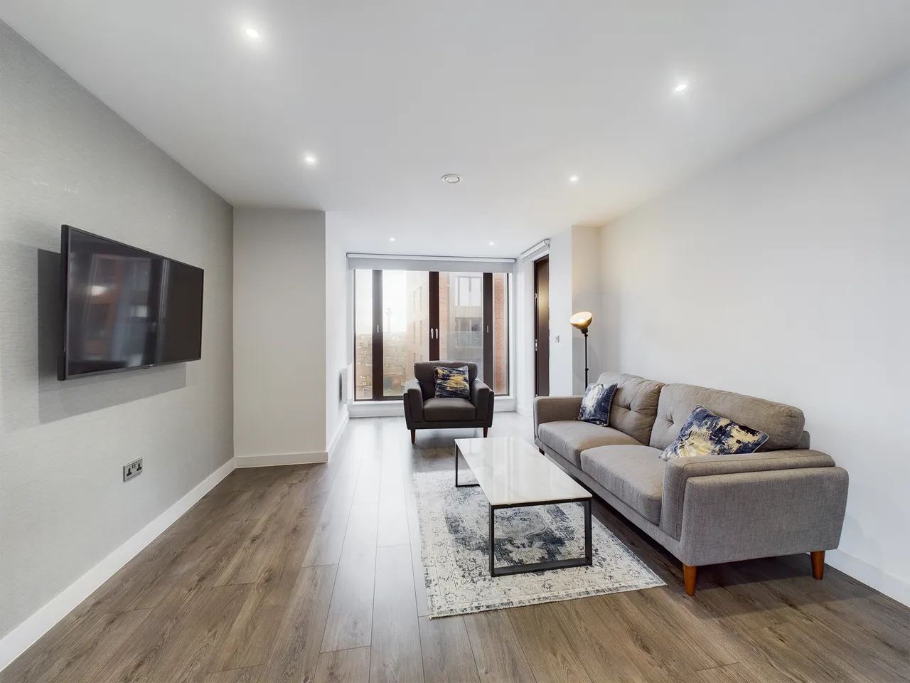 1 bed flat to rent — Parliment Sq, Crump Street, L1