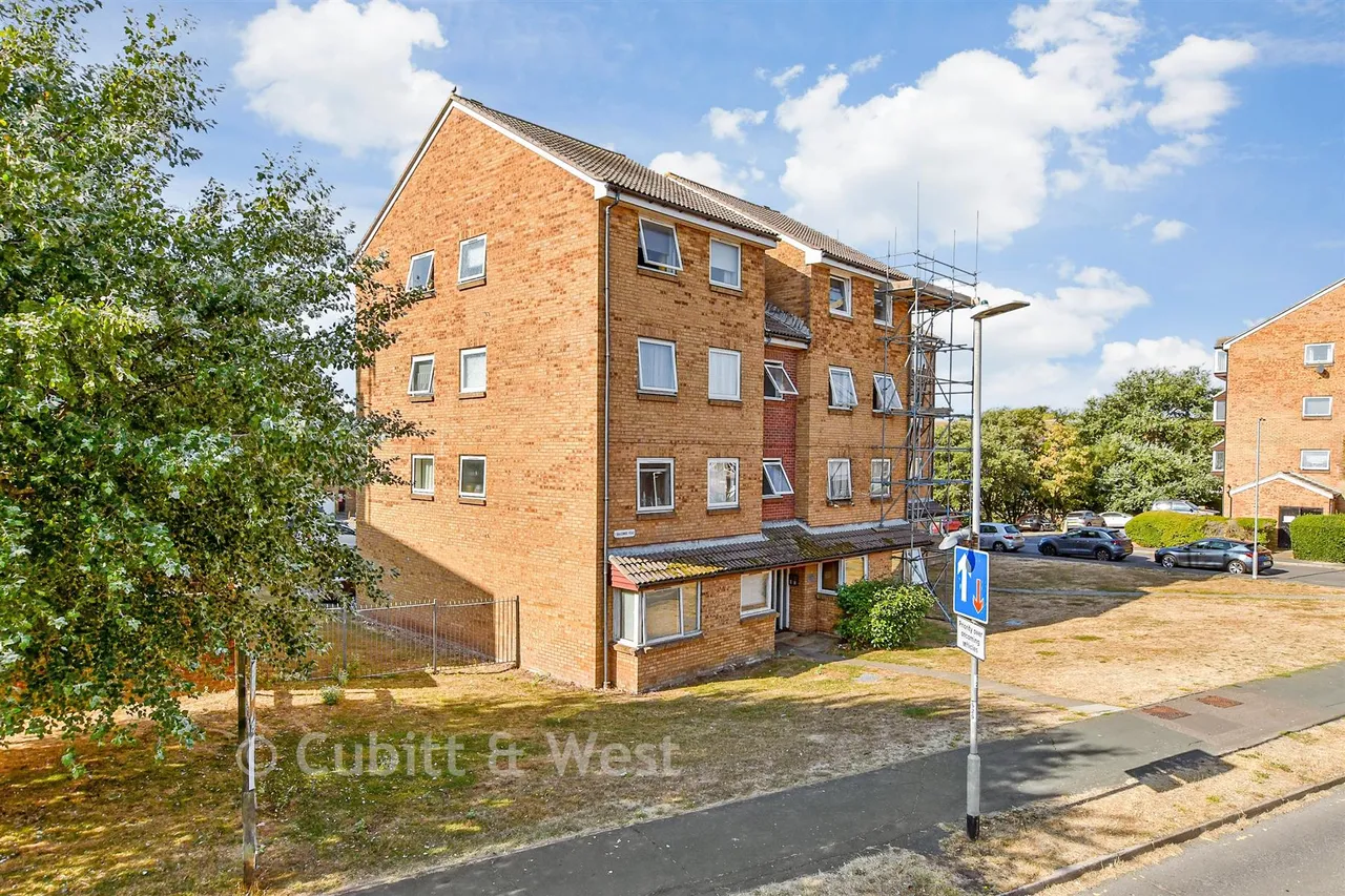 1 bed flat for sale, Balcombe Road, Peacehaven, BN10