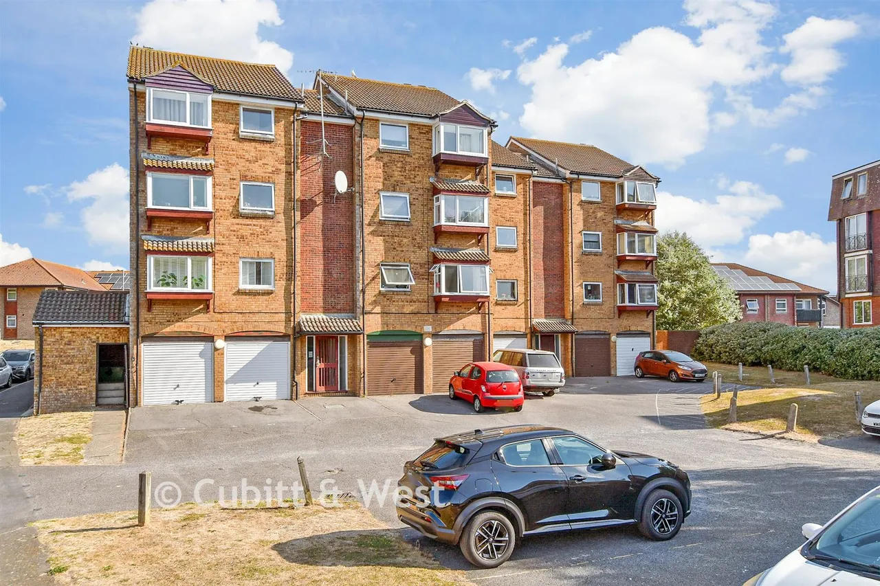 Balcombe Road, Peacehaven, BN10, photo 2