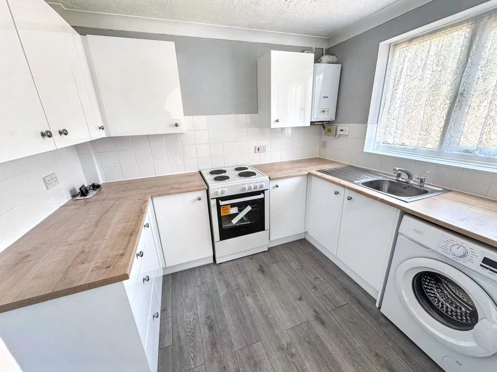 Christopher Crescent, Poole BH15 3HQ, photo 2