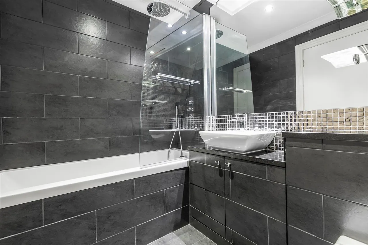 Oriel Drive, Harrods Village, SW13, photo 6