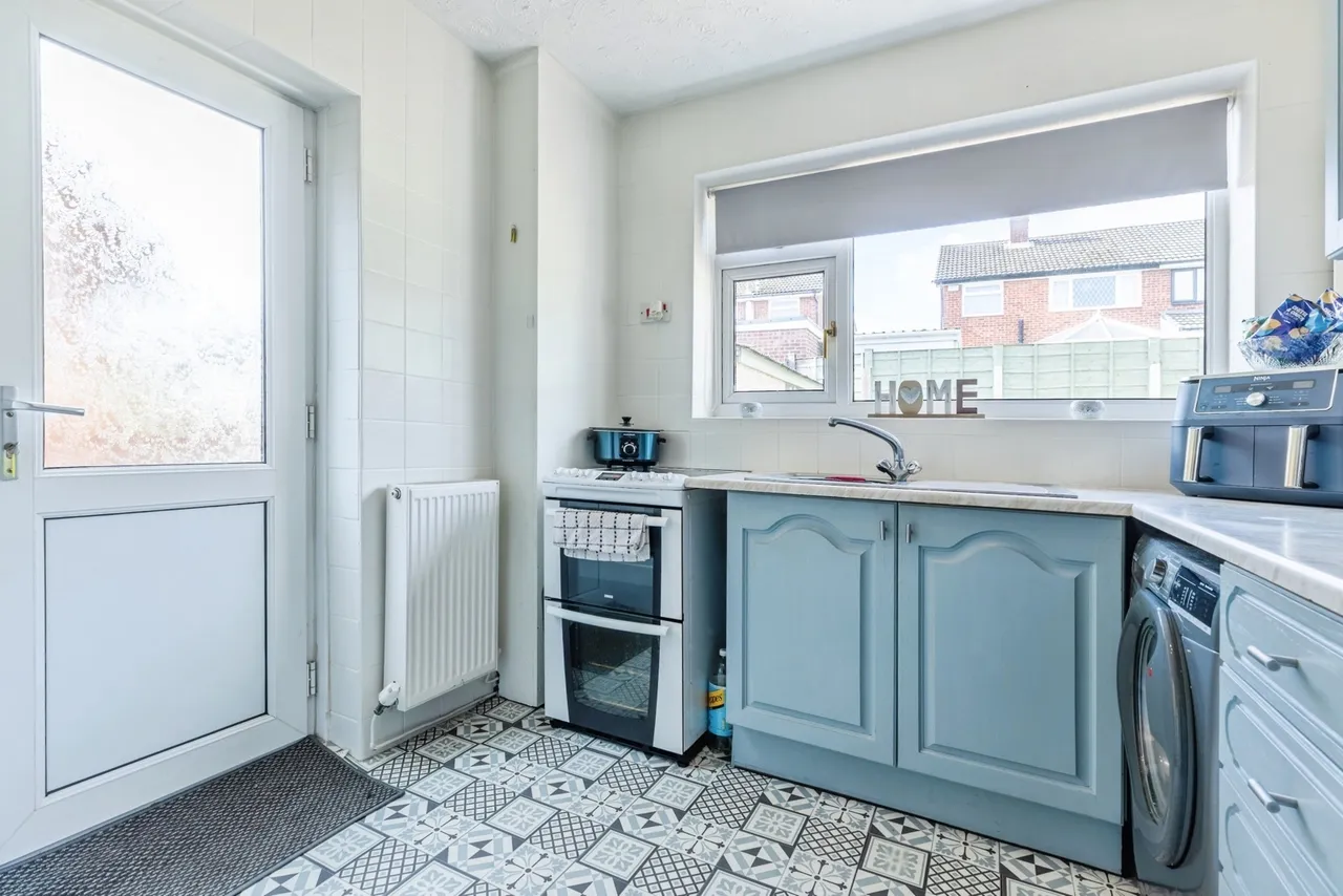Moreton Drive, Bury, BL8, photo 8