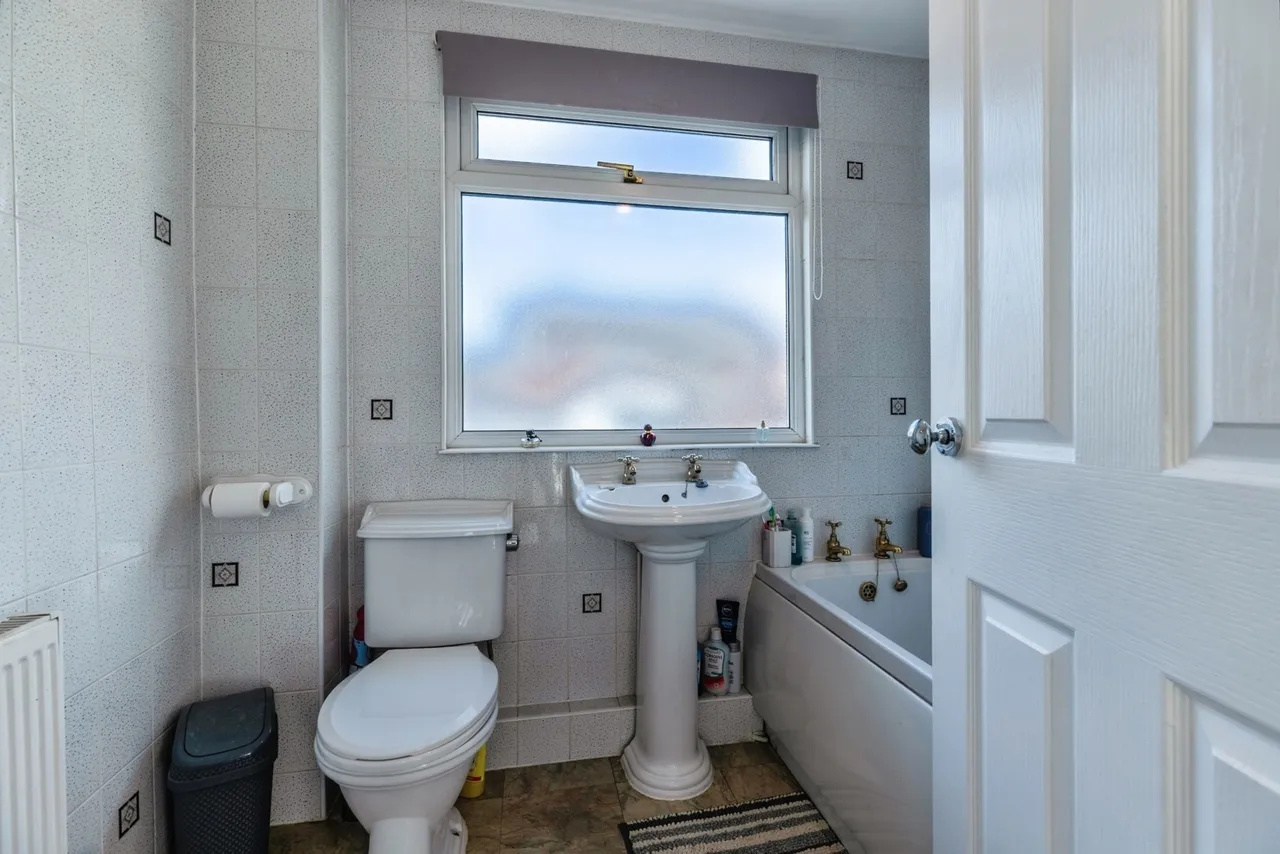 Moreton Drive, Bury, BL8, photo 15