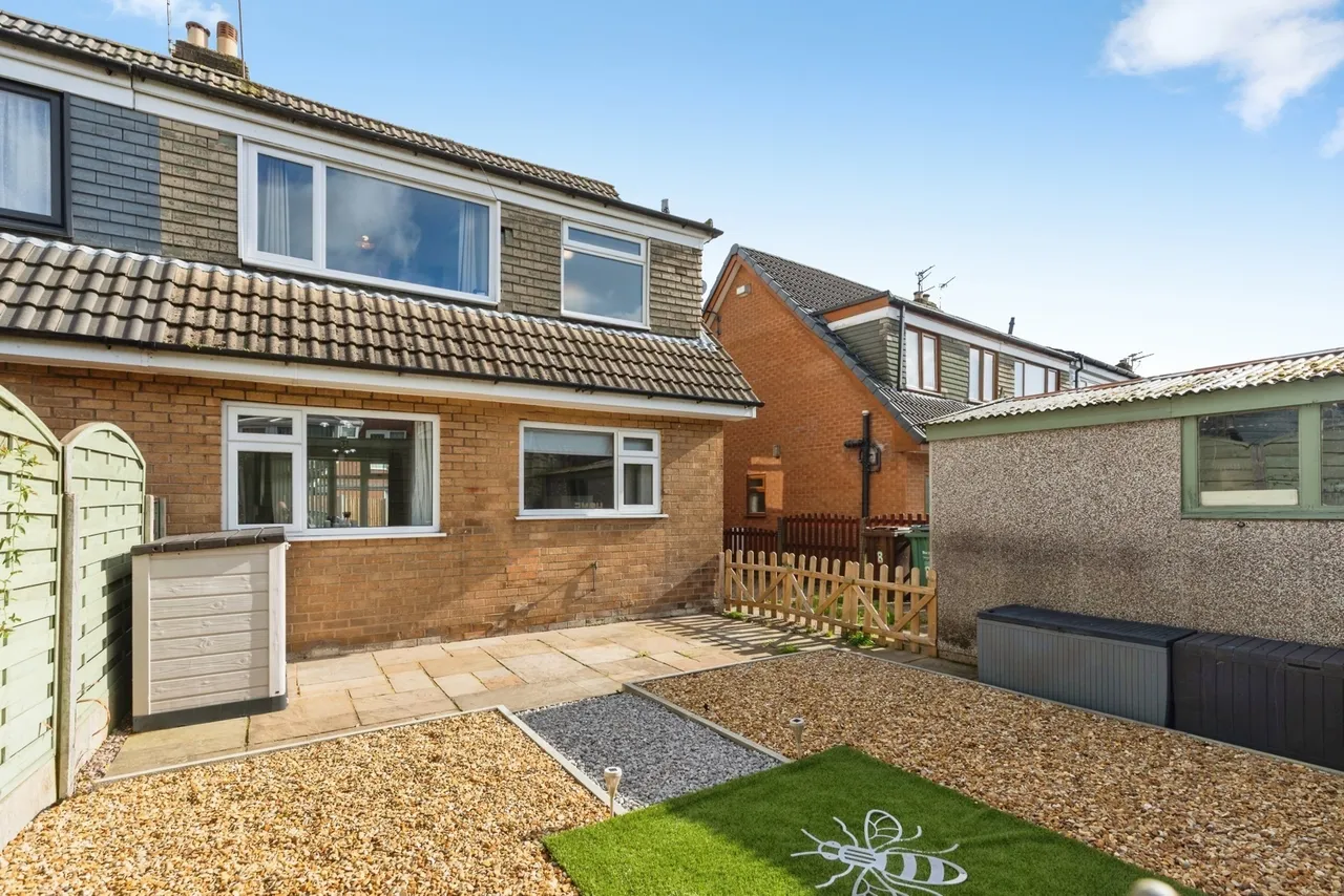 Moreton Drive, Bury, BL8, photo 18