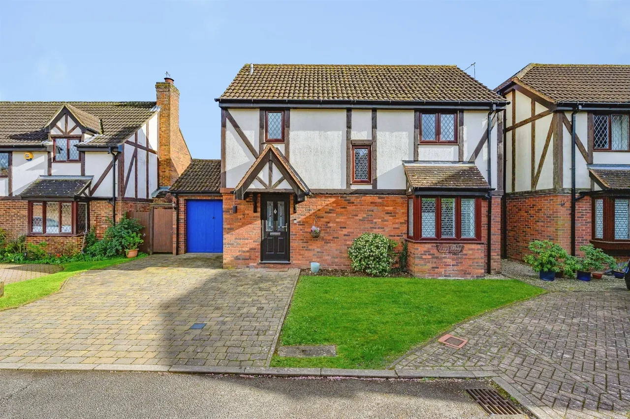4 bed house for sale — Squirrel Chase, Hemel Hempstead