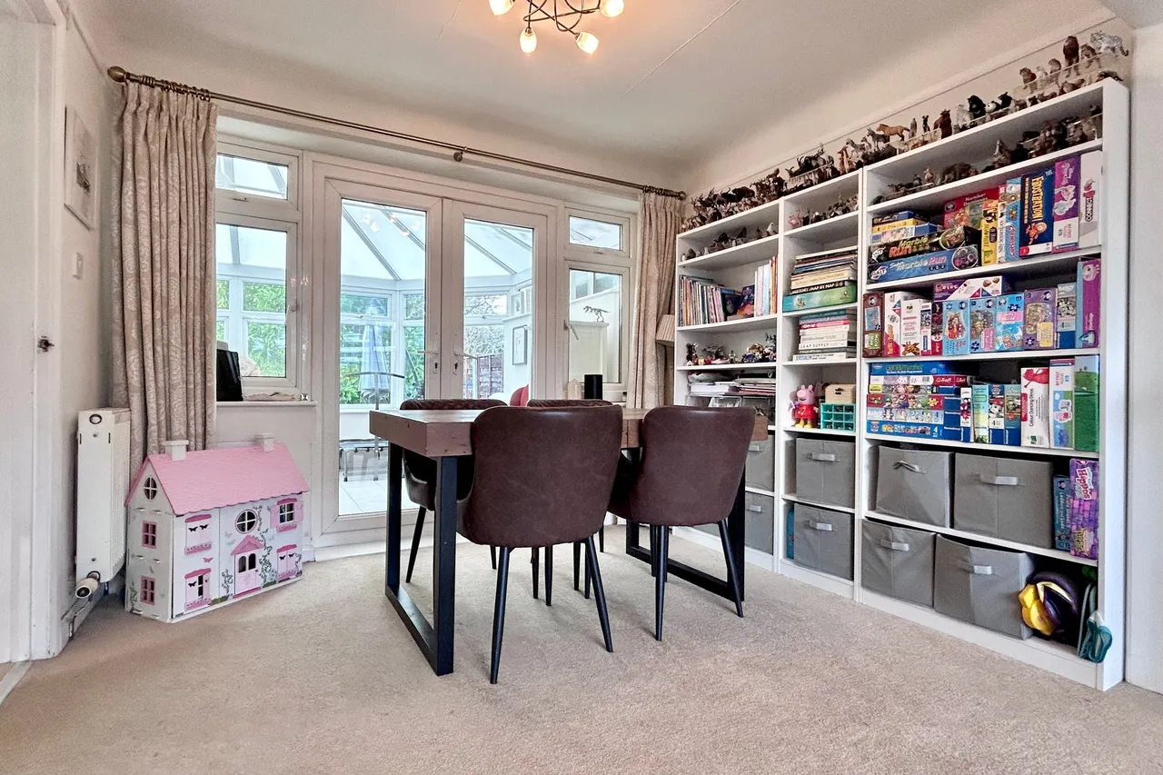 Sudbury Drive, Cheadle, photo 7