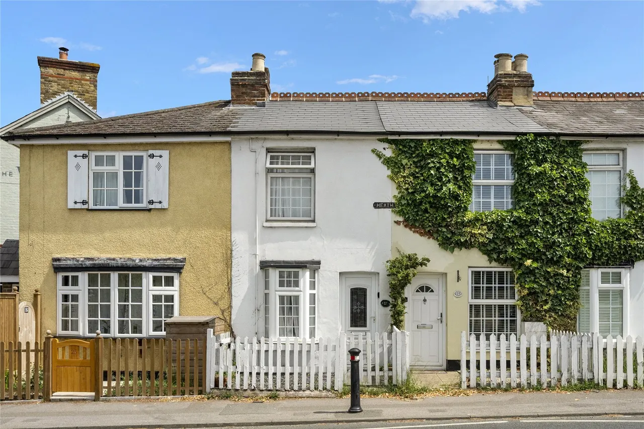 2 bed house for sale — Heath Road, Weybridge, Surrey, KT13