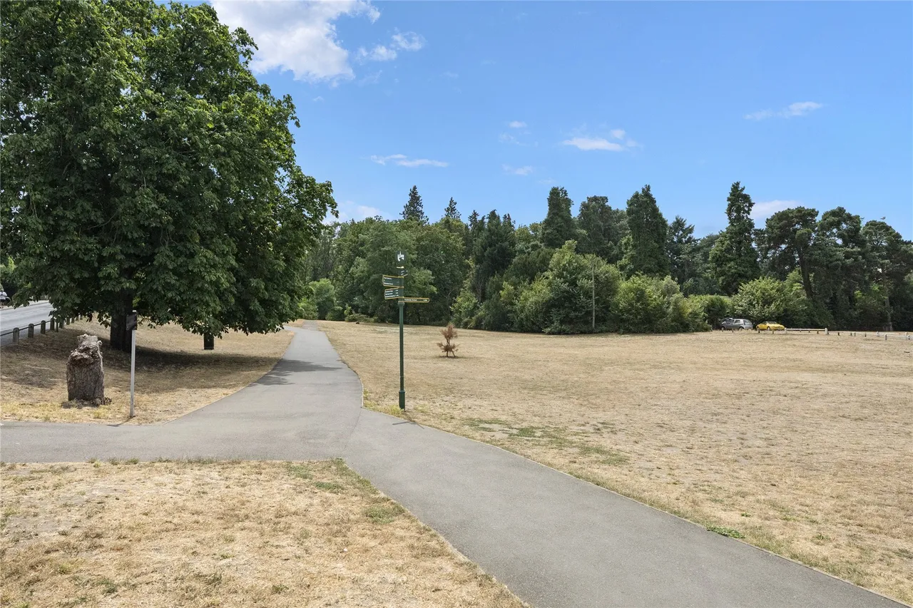 Heath Road, Weybridge, Surrey, KT13, photo 10