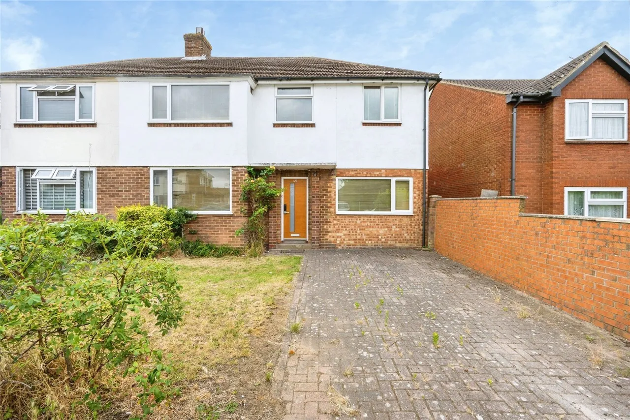 5 bed house for sale — The Crossway, Luton, Bedfordshire, LU1