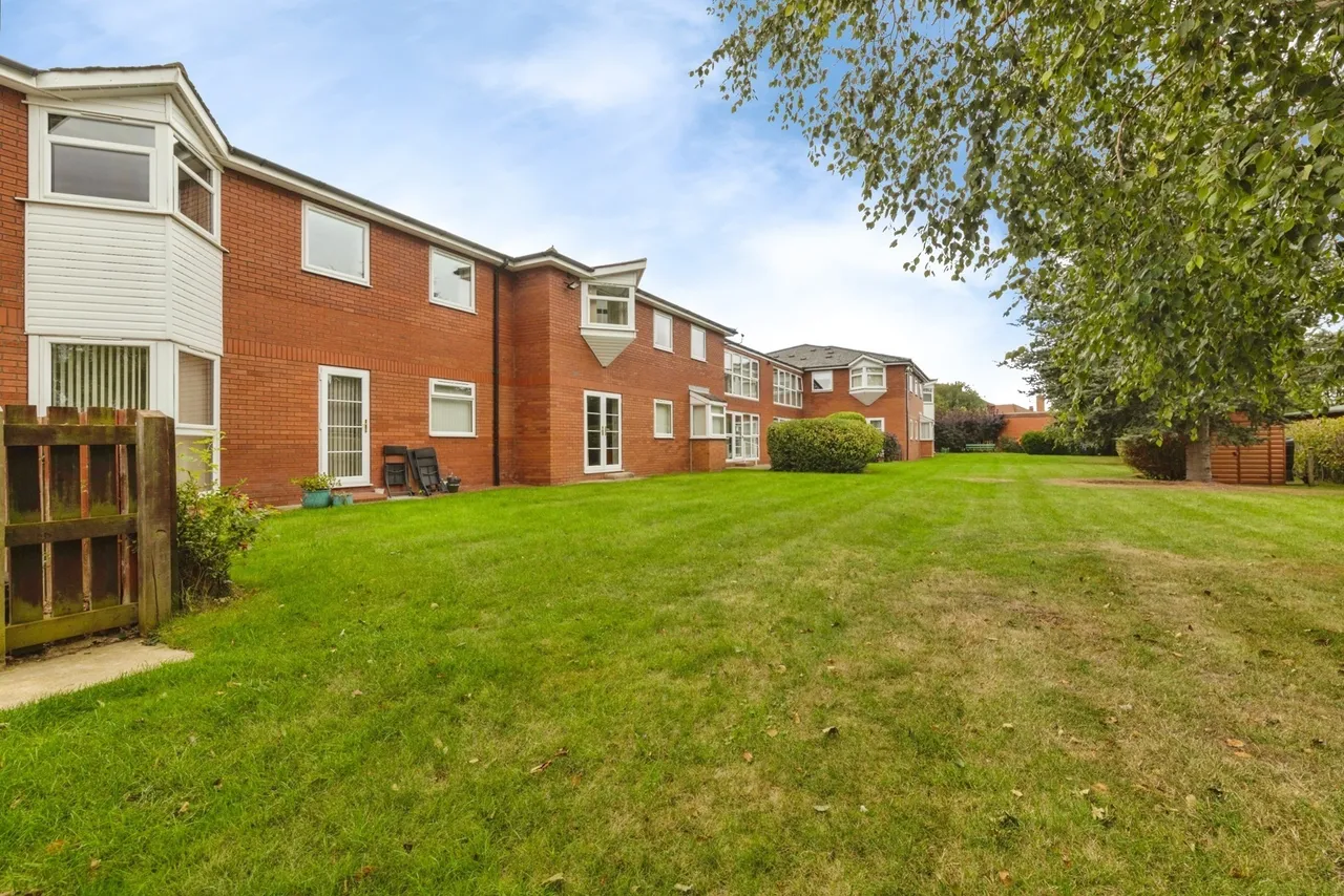 Wycliffe Court, Yarm, TS15, photo 2
