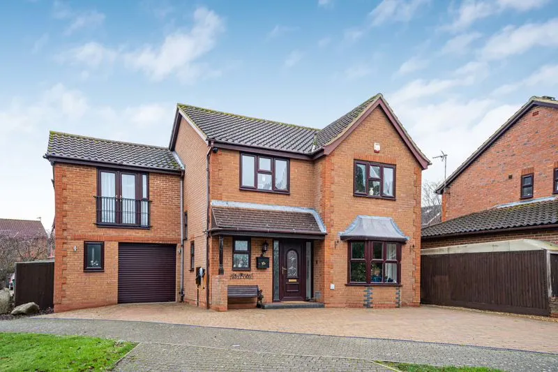 6 bed house for sale — Blakeney Court, Tattenhoe, Milton Keynes, Buckinghamshire, MK4 3AD