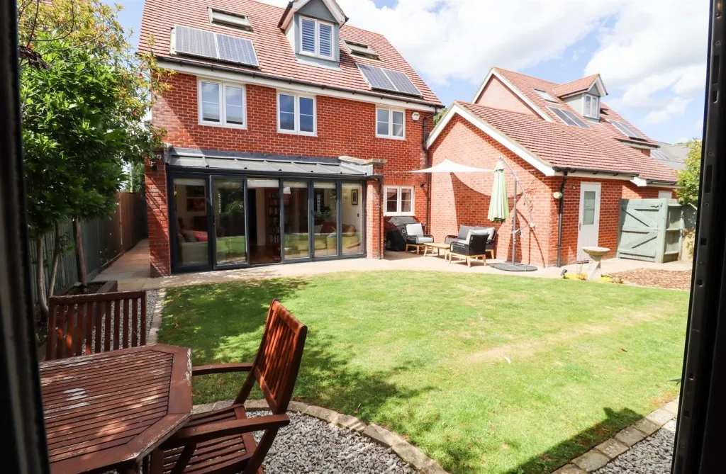 Gurung Way, Church Crookham, photo 21