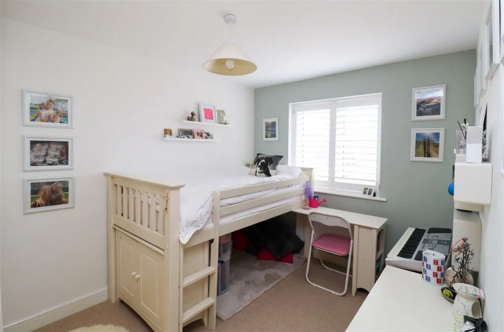 Gurung Way, Church Crookham, photo 15