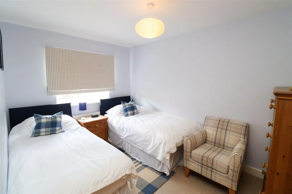 Gurung Way, Church Crookham, photo 14