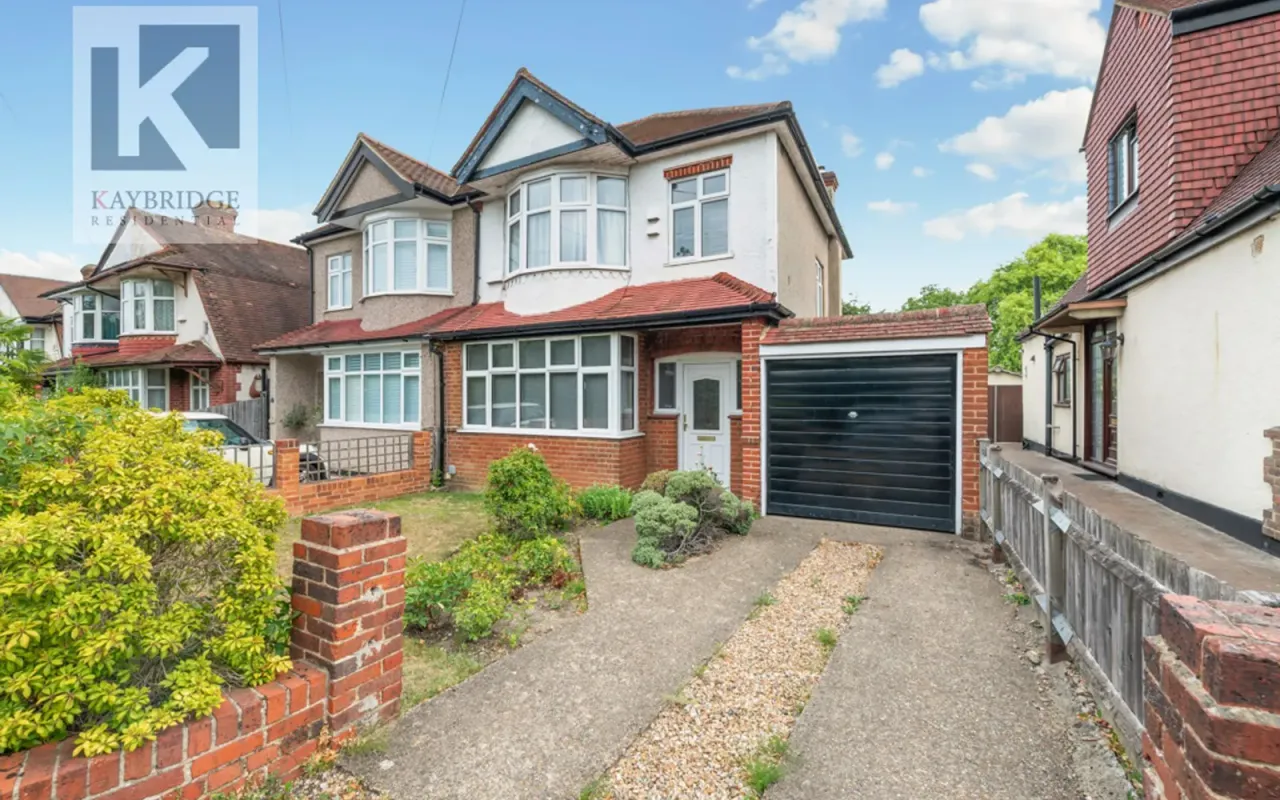 3 bed house for sale — Ewell By Pass, Epsom, KT17