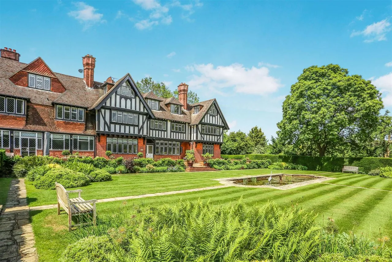 3 bed flat for sale — Holly Hill Drive, Banstead, SM7 2HE