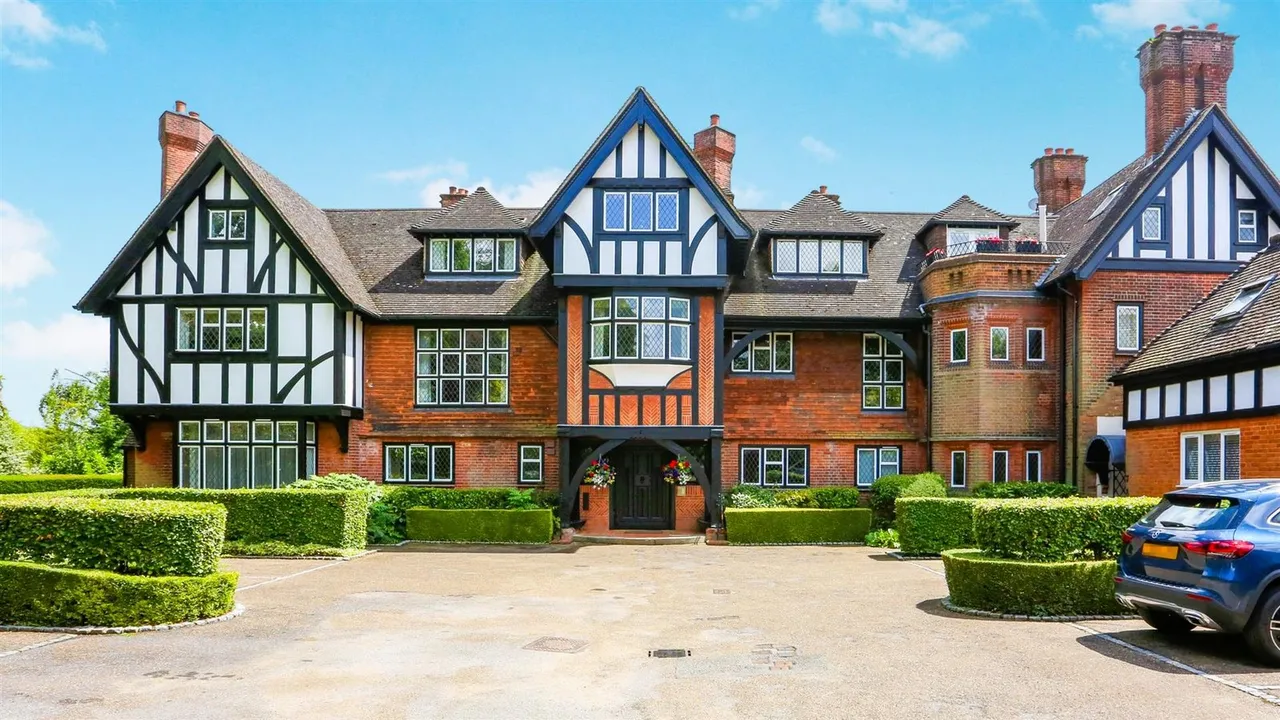 Holly Hill Drive, Banstead, SM7 2HE, photo 3