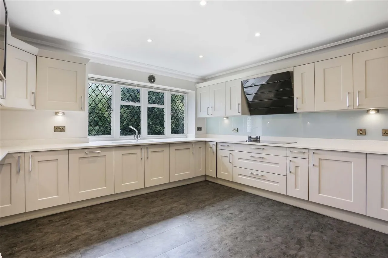 Holly Hill Drive, Banstead, SM7 2HE, photo 9