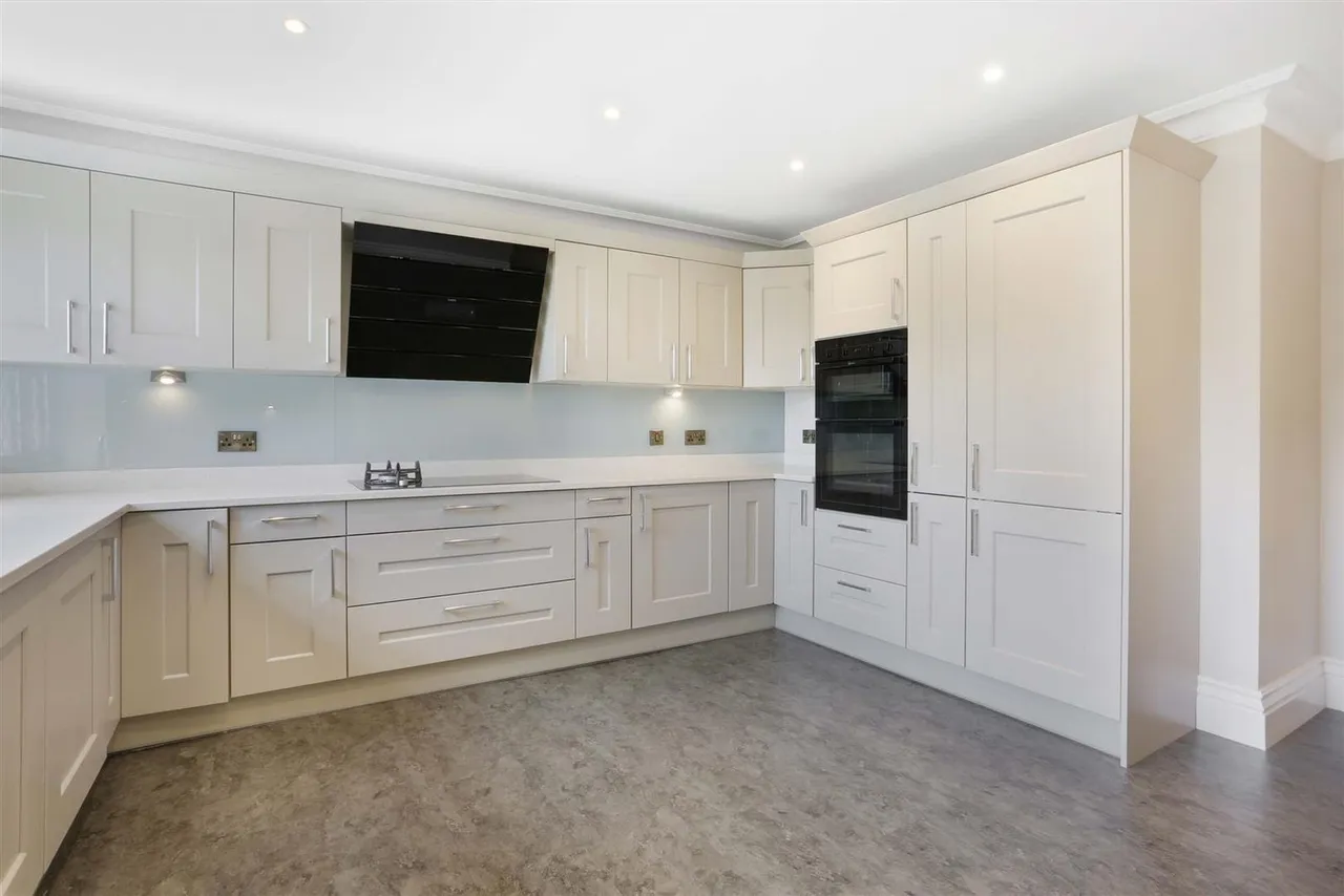 Holly Hill Drive, Banstead, SM7 2HE, photo 10
