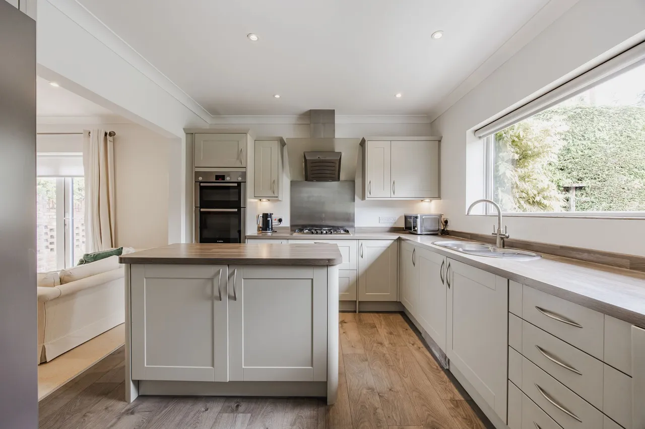 Meticulously Renovated Detached Home, photo 2