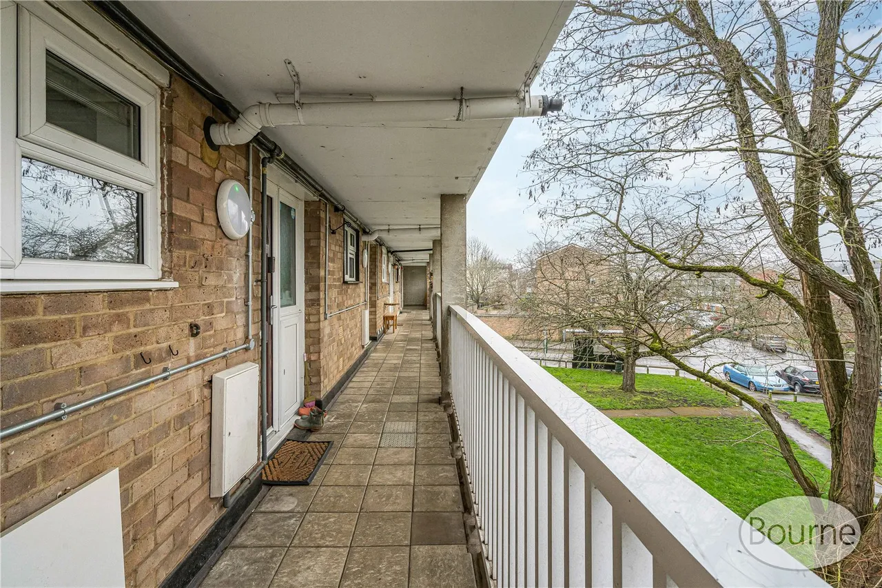 Colliers Close, Goldsworth Park, GU21, photo 16