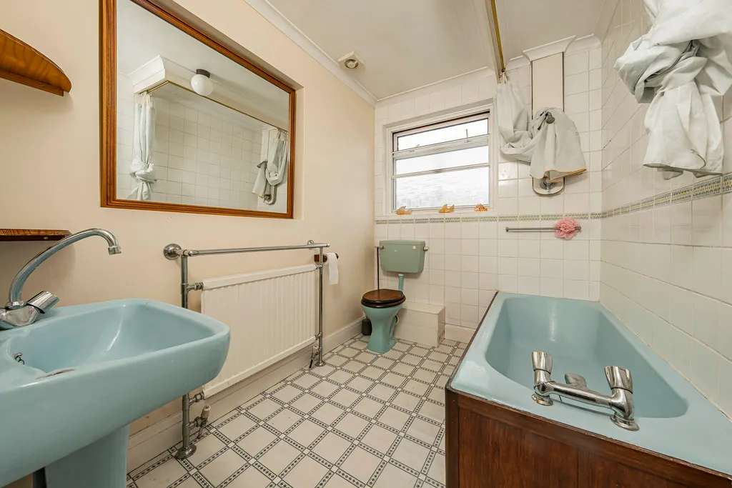 Whitby Road, Ruislip, photo 13