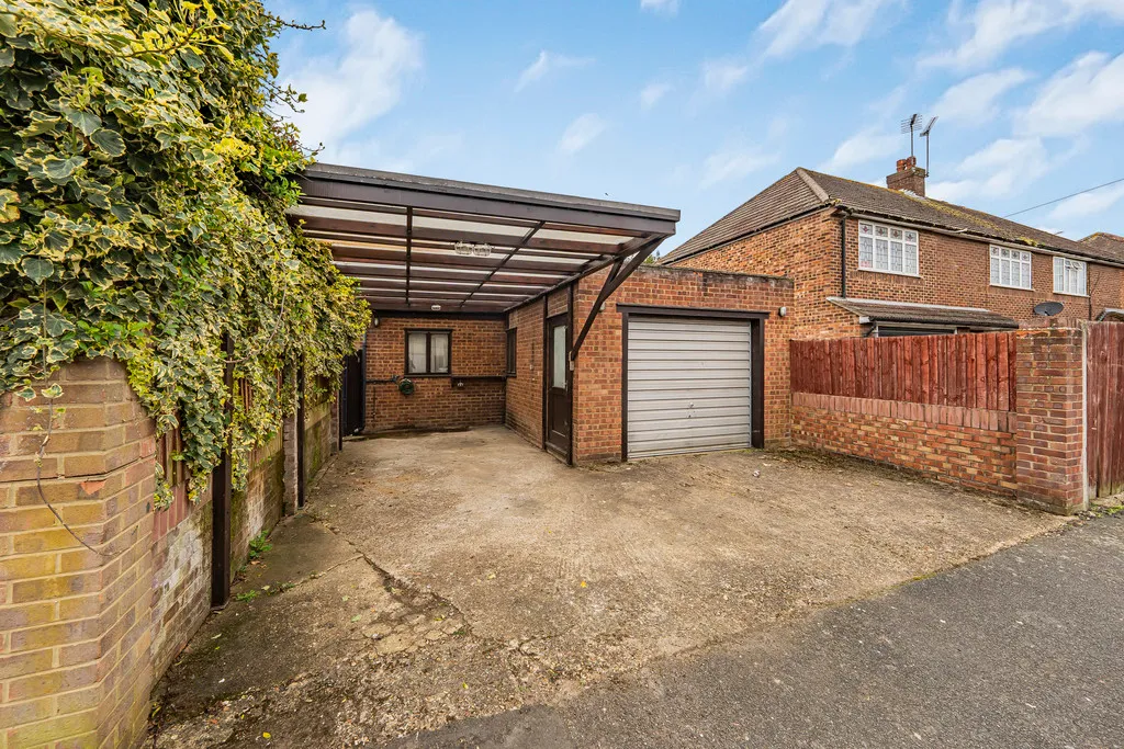 Whitby Road, Ruislip, photo 3