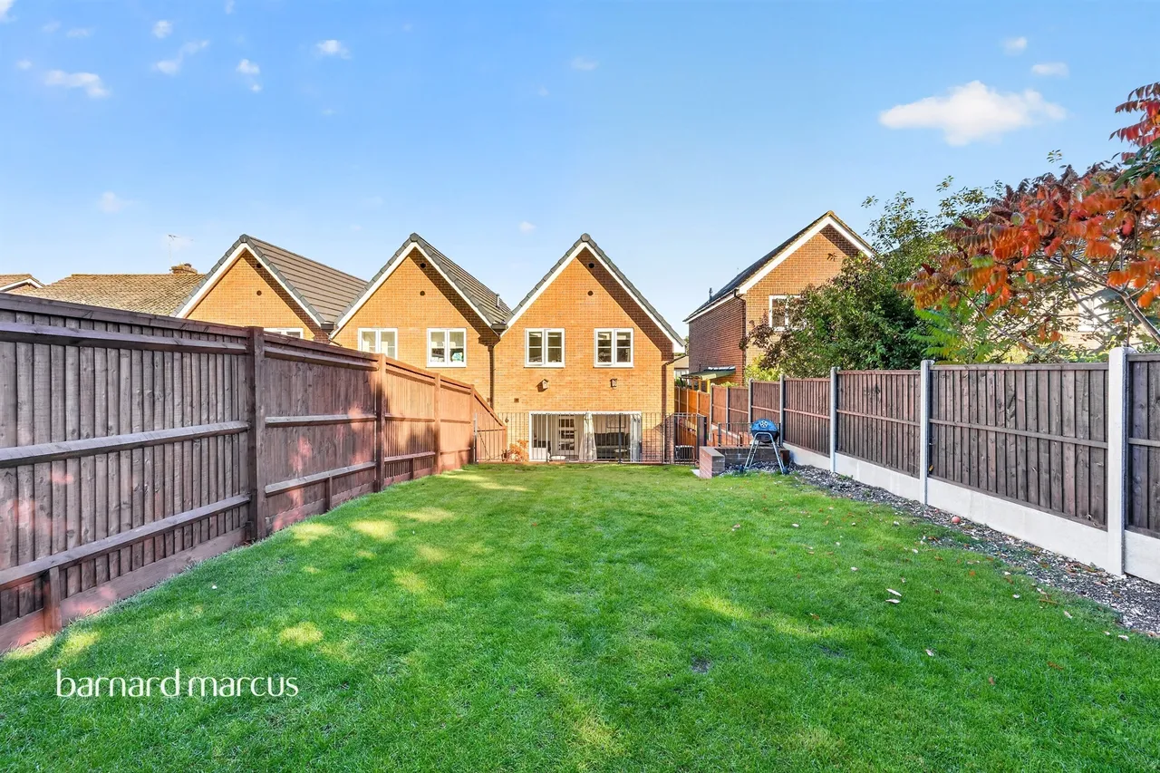 Grosvenor Road, Epsom, KT18, photo 11
