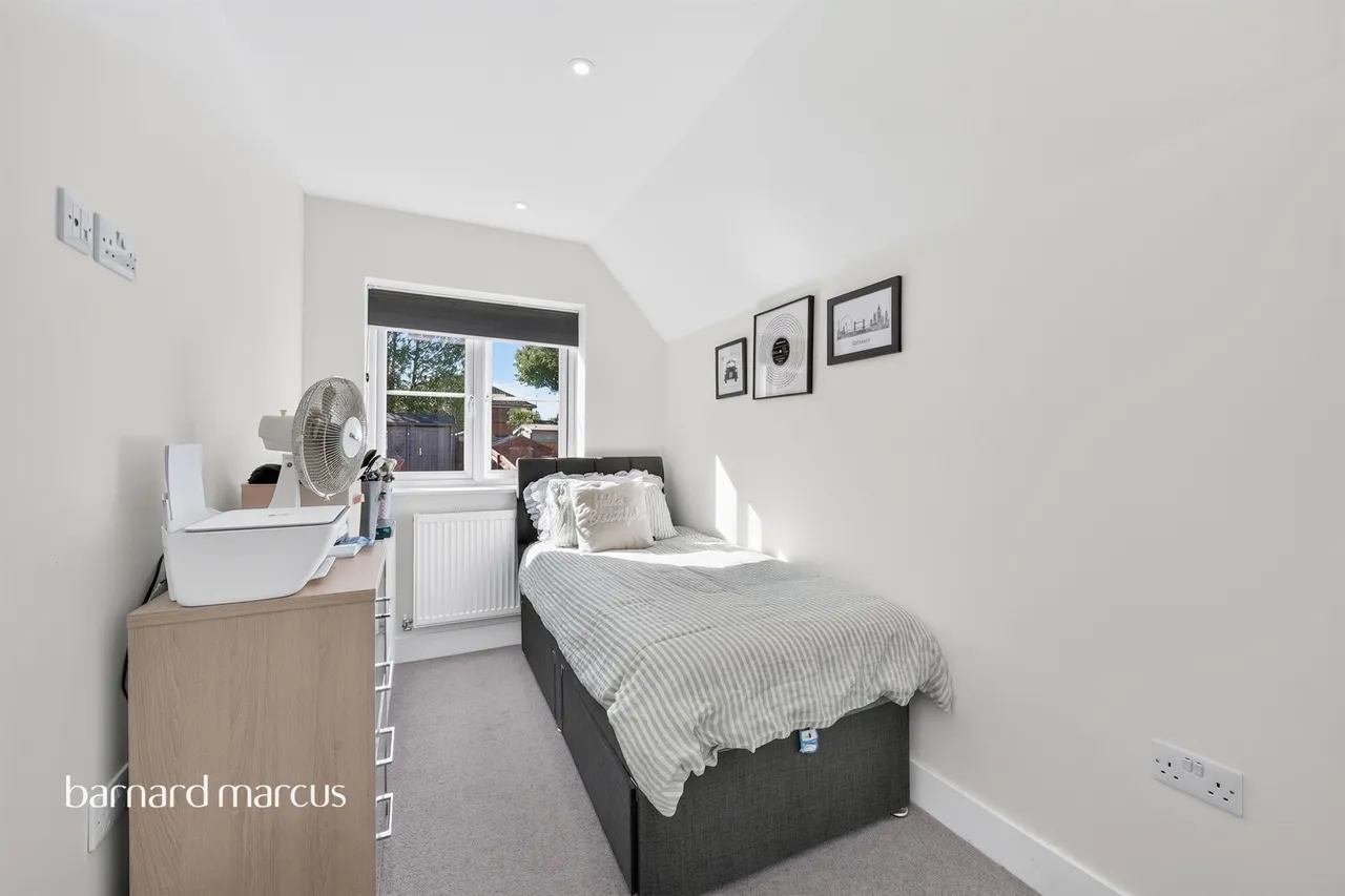 Grosvenor Road, Epsom, KT18, photo 13
