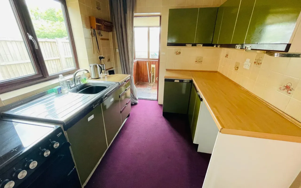 Abbey Drive, Shepley, photo 5