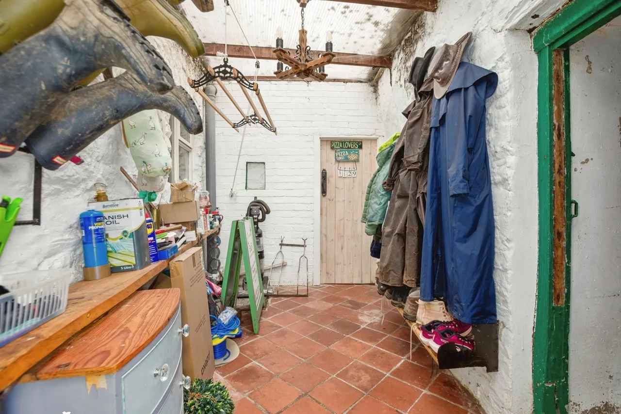 High Street, Lampeter, SA48, photo 8