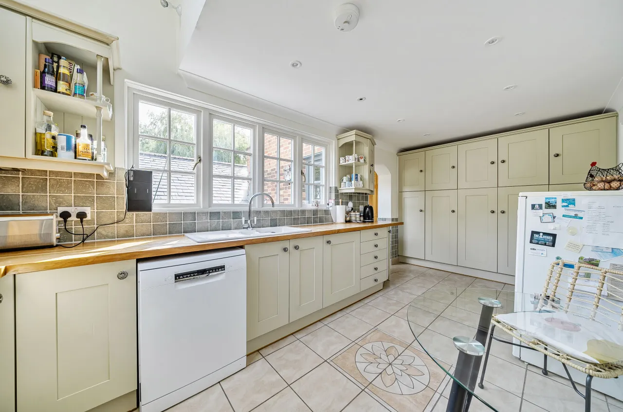 High Street, Hartfield, East Sussex, TN7 4AE, photo 3
