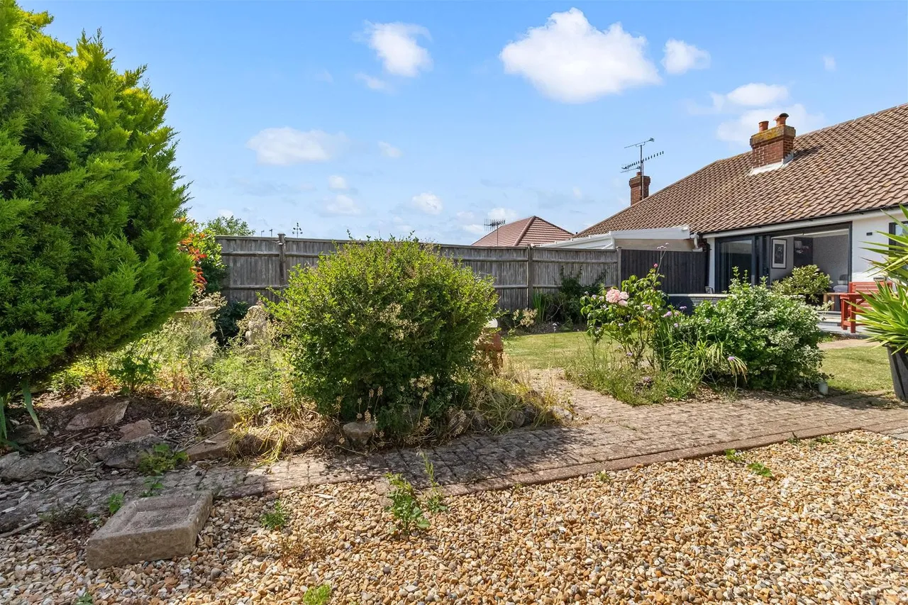 Hurley Road, Worthing, photo 6