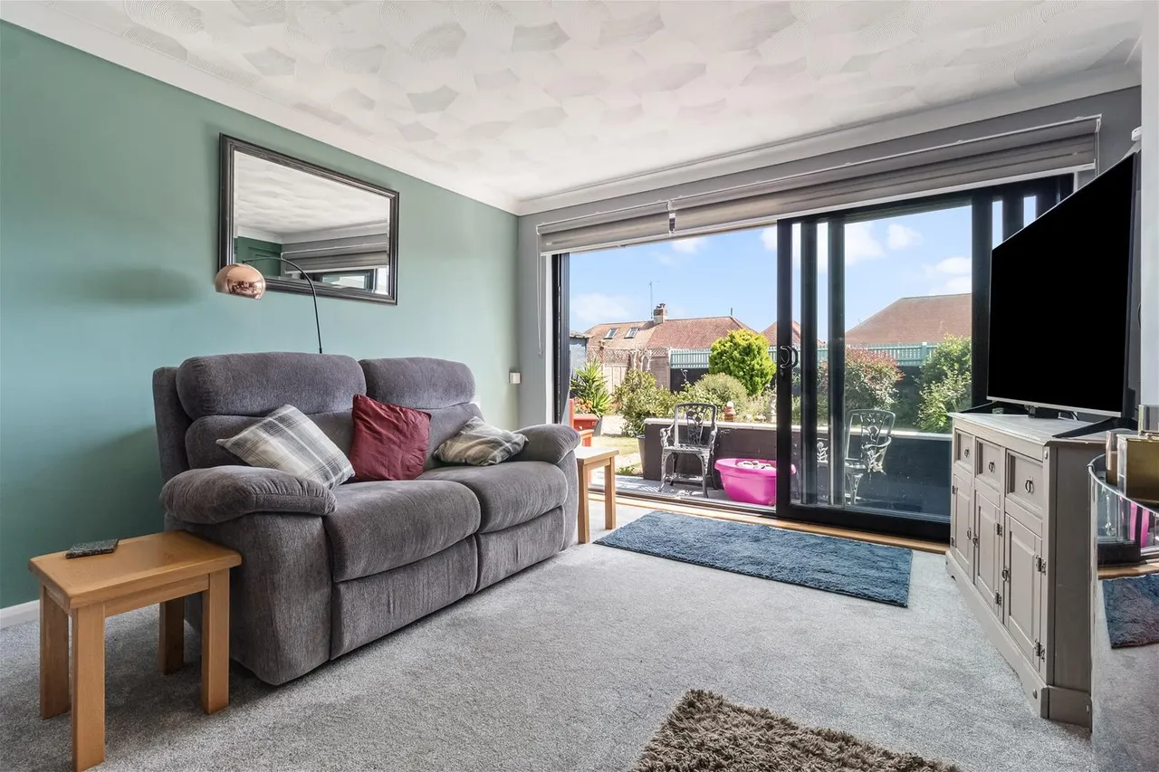 Hurley Road, Worthing, photo 3
