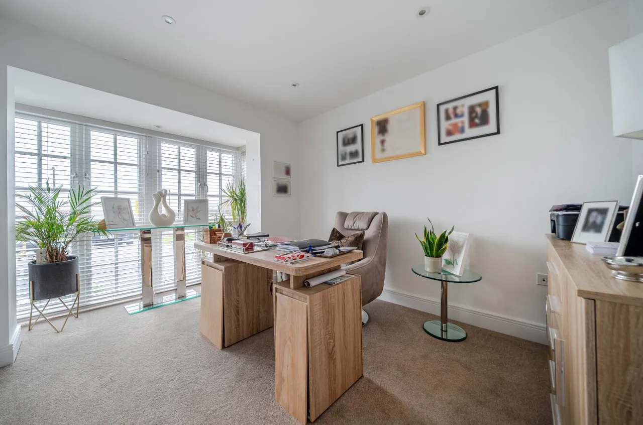 Wickham Road, Fareham, PO17, photo 13