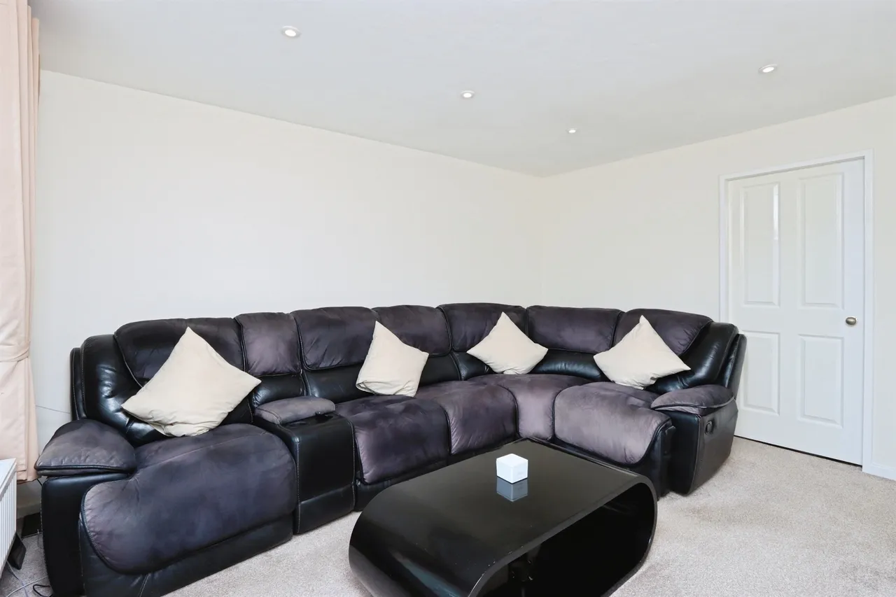 Oakamoor Close, CHESTERFIELD, photo 11