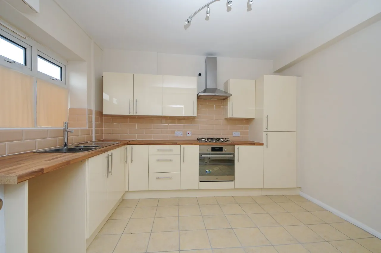 3 bed flat to rent — Whitefoot Lane, Bromley, Kent, BR1