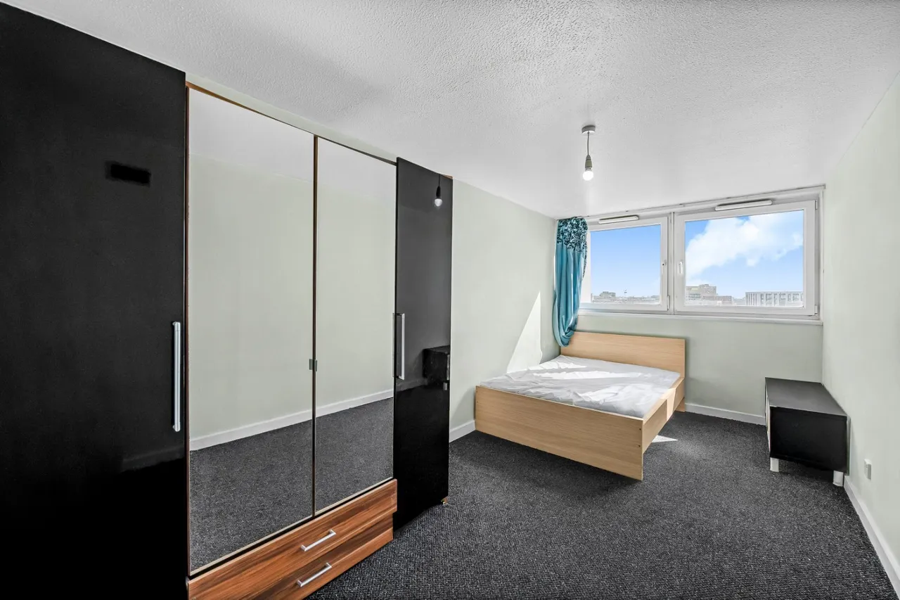 Green Dragon Lane, Brentford, TW8, photo 6