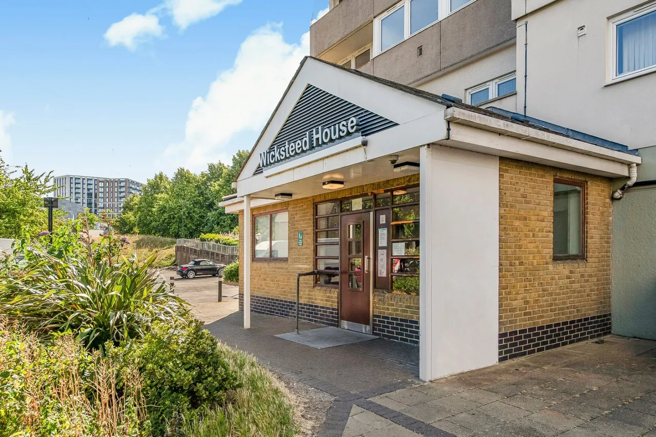 Green Dragon Lane, Brentford, TW8, photo 3
