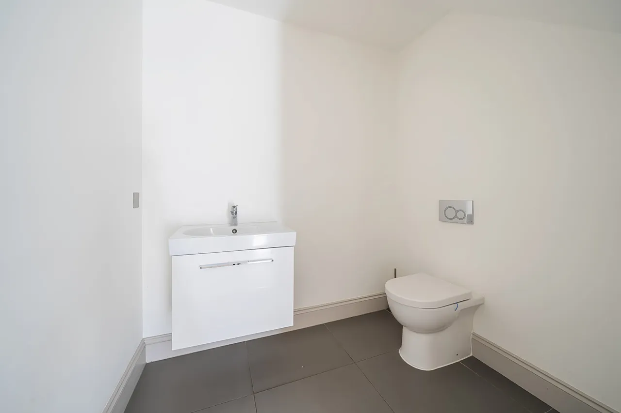 Lambourne Place, Ickenham, UB10, photo 19