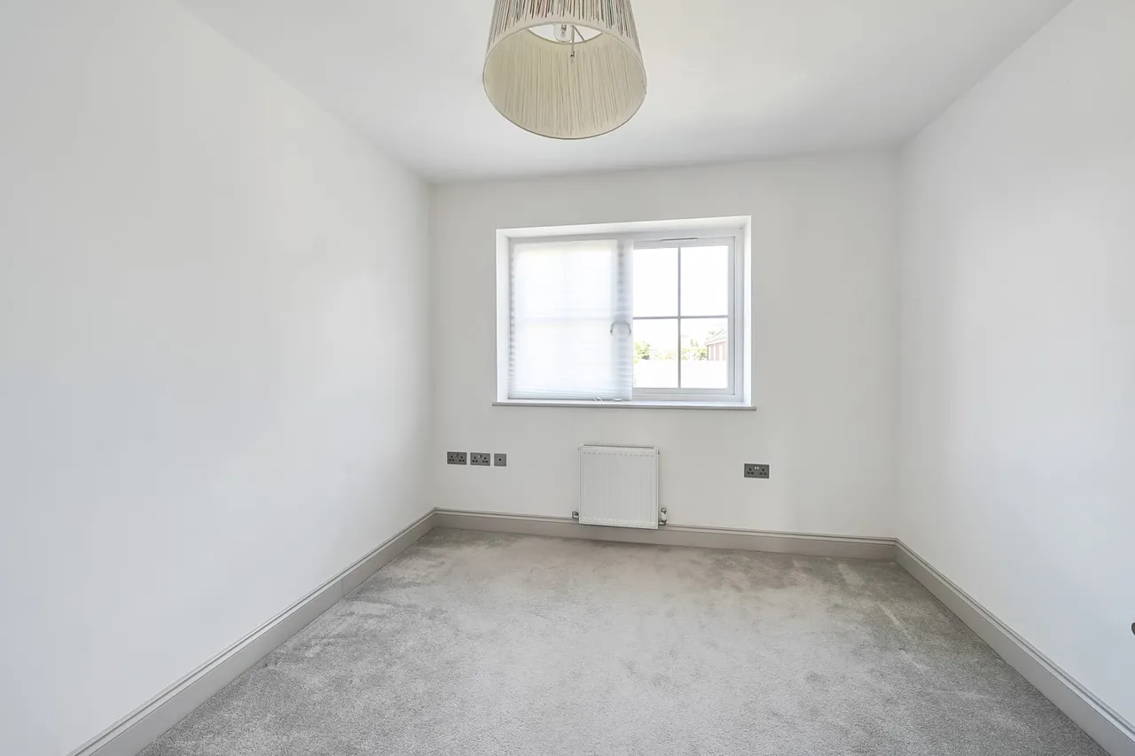 Lambourne Place, Ickenham, UB10, photo 20