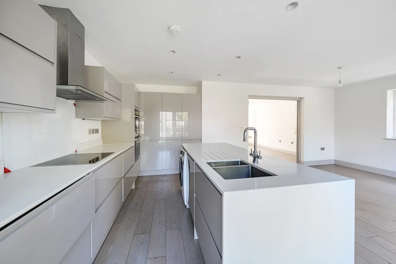 Lambourne Place, Ickenham, UB10, photo 5