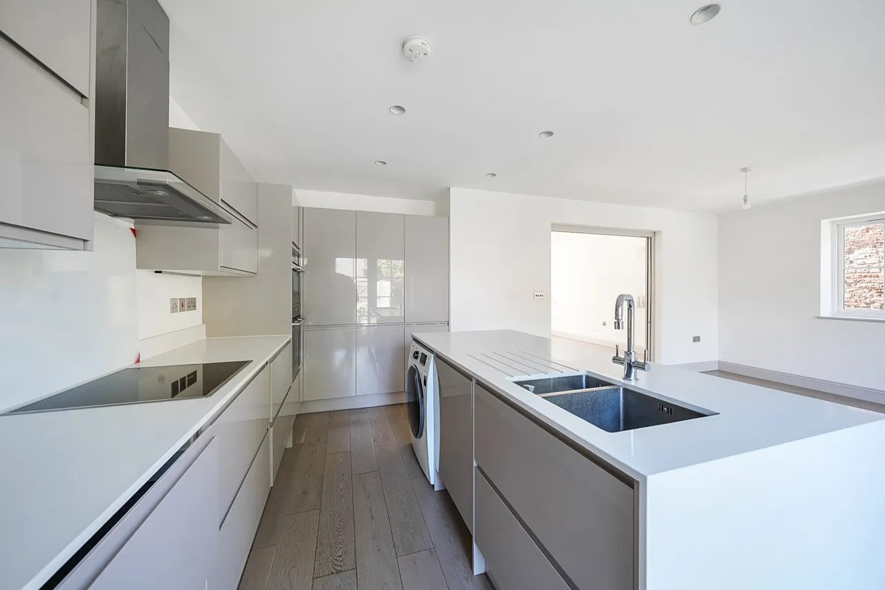 Lambourne Place, Ickenham, UB10, photo 12