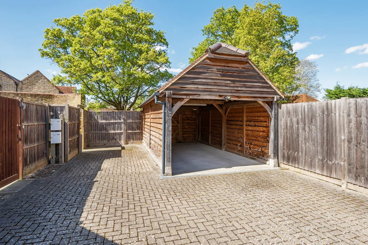 Lambourne Place, Ickenham, UB10, photo 11