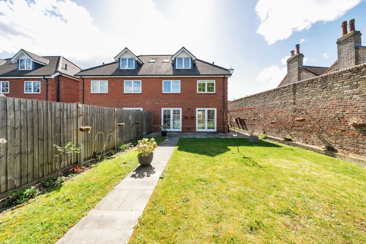 Lambourne Place, Ickenham, UB10, photo 10