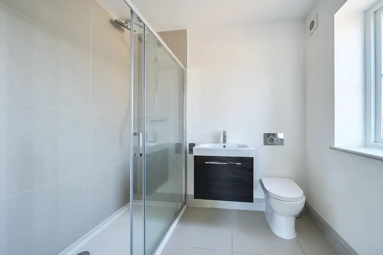 Lambourne Place, Ickenham, UB10, photo 9