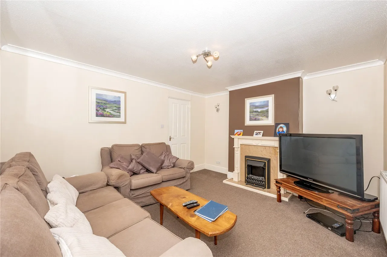 Huntington Close, Redditch, Worcestershire, B98 0NF, photo 2
