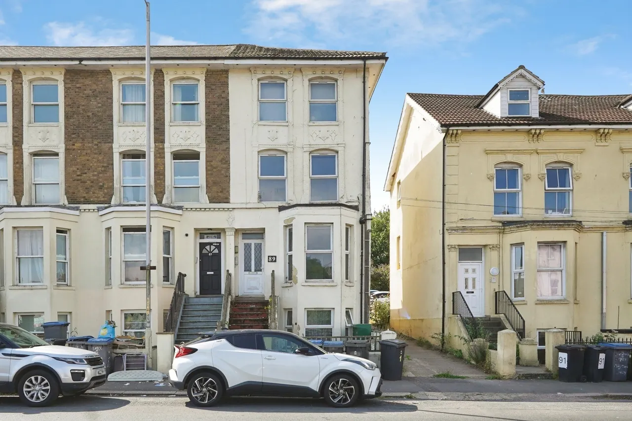 1 bed flat for sale — Folkestone Road, Dover, Kent, CT17