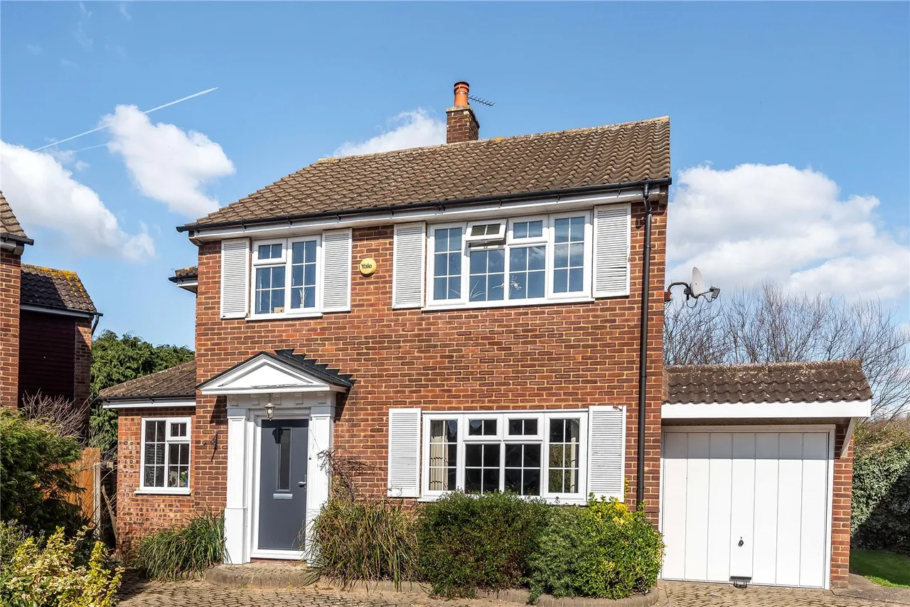 4 bed house for sale — Kenton Avenue, Sunbury, Middlesex, TW16 5AR