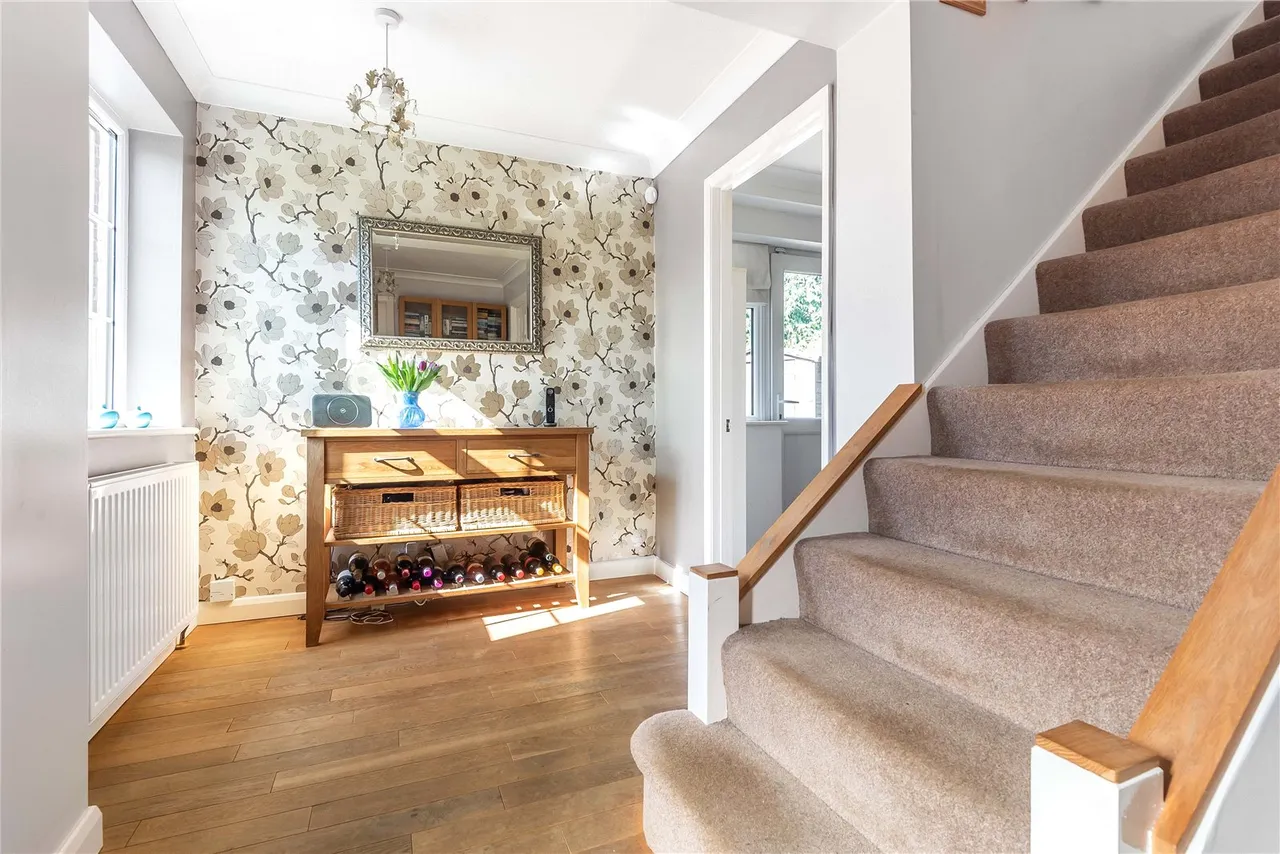 Kenton Avenue, Sunbury, Middlesex, TW16 5AR, photo 4